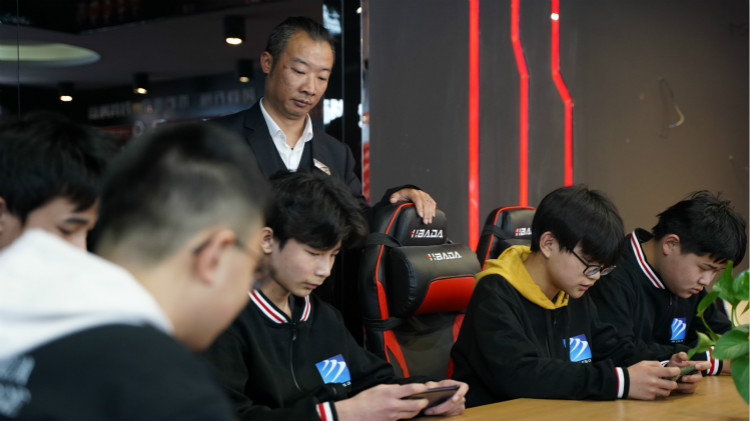 王者爭霸 限定名額！LGD俱樂部明星成員來新華啦！