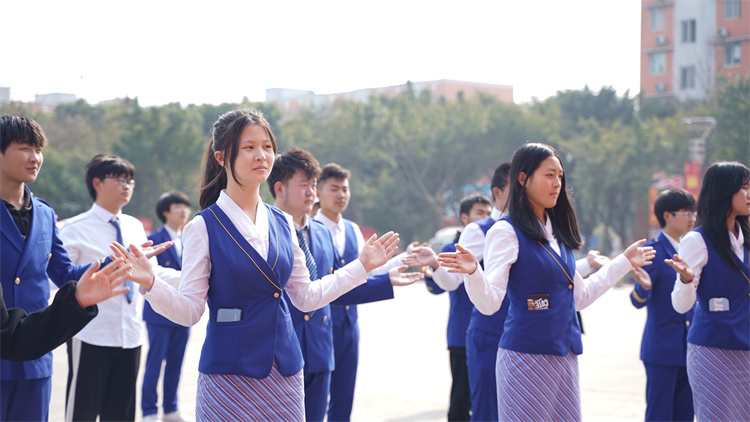 國防風采！新華國防少年不怕練！