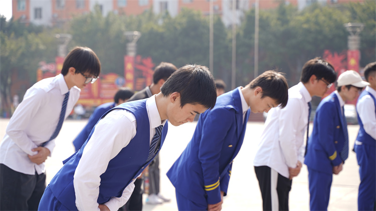 國防風采！新華國防少年不怕練！