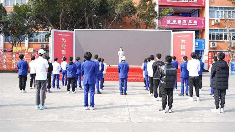 國防風采！新華國防少年不怕練！