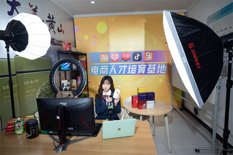 成都新華高級技工學校升格在即，職業學校學生就業優勢解讀！