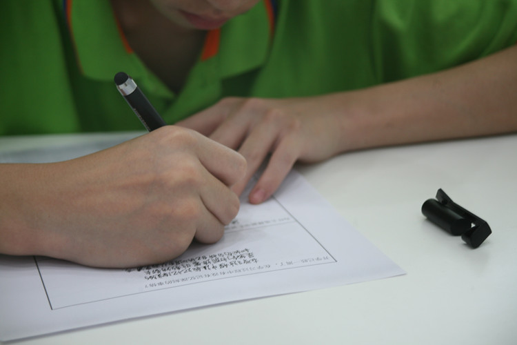 轉學逐夢，競技新華