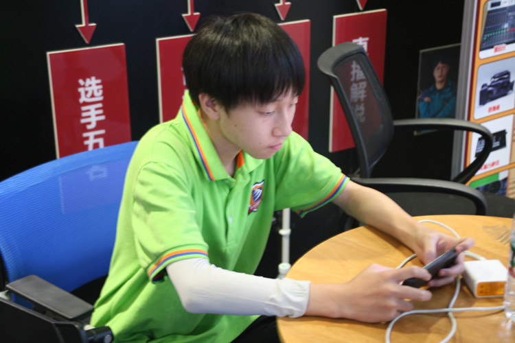 轉學逐夢，競技新華