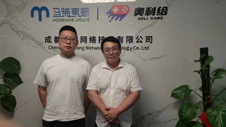 關懷從未停止——成都新華回訪畢業學子