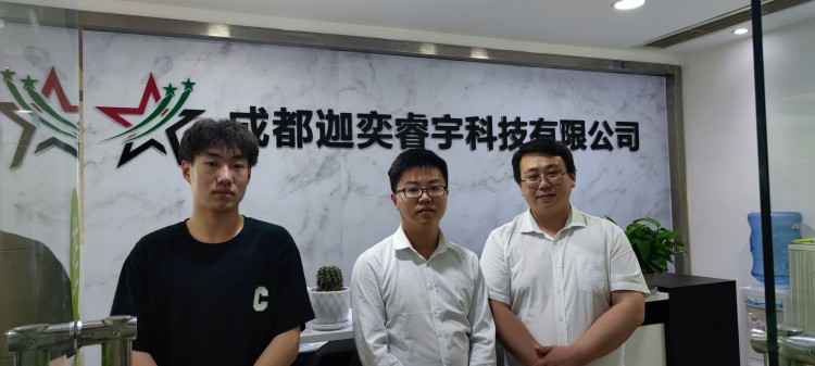 關懷從未停止——成都新華回訪畢業學子