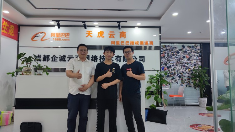 關懷從未停止——成都新華回訪畢業學子