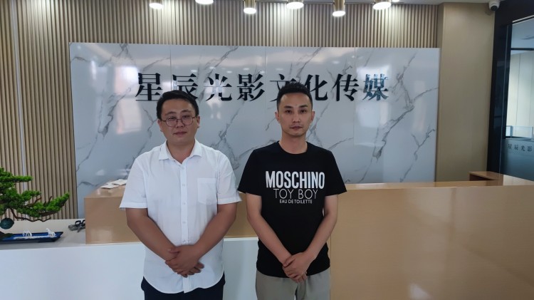 關懷從未停止——成都新華回訪畢業學子