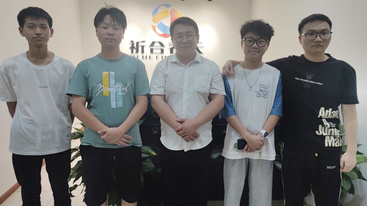 關懷從未停止——成都新華回訪畢業學子