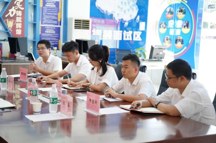 成都新華與新蔚航空開(kāi)展校企合作交流會(huì)圓滿舉行