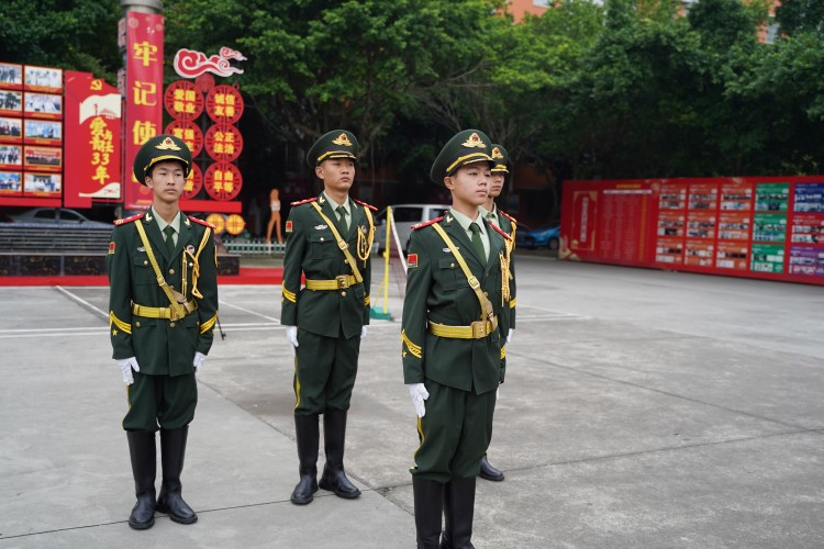 新華國(guó)旗護(hù)衛(wèi)隊(duì)|青春與國(guó)旗同在！