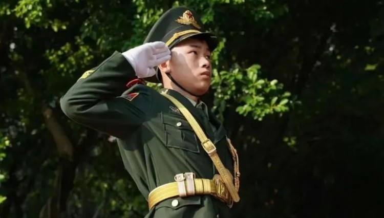 新華國(guó)旗護(hù)衛(wèi)隊(duì)|青春與國(guó)旗同在！