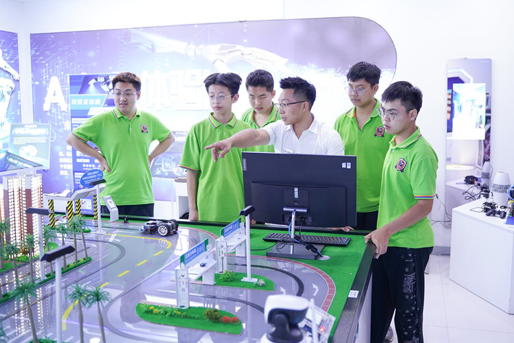 開(kāi)學(xué)半個(gè)多月還能轉(zhuǎn)學(xué)嗎？想轉(zhuǎn)學(xué)到哪個(gè)學(xué)校好？