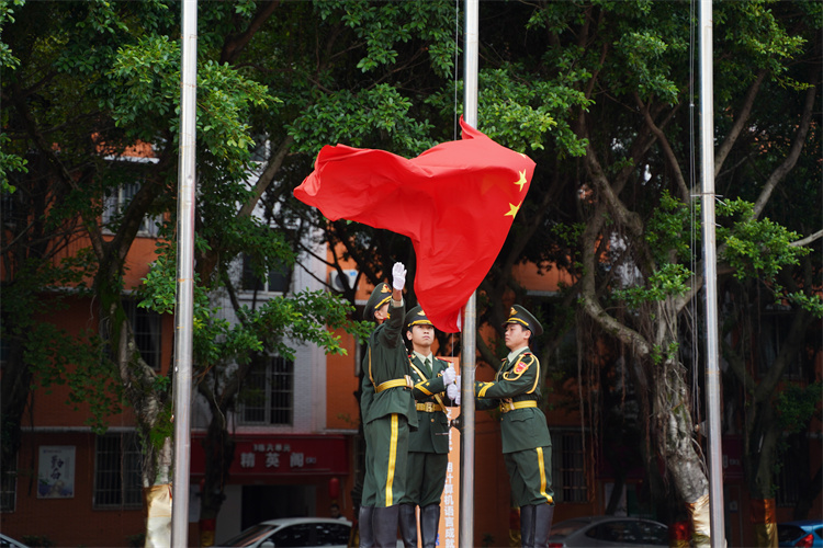 啟航！現(xiàn)場直擊2022級新生開學(xué)典禮暨京東社會實踐表彰大會！