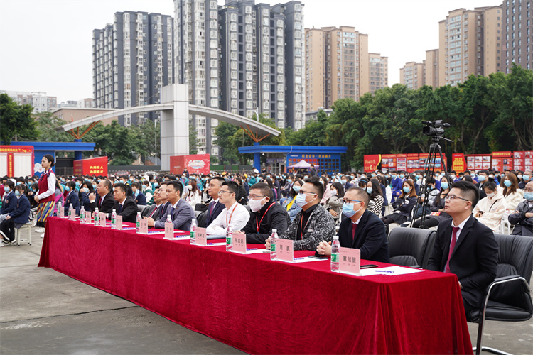 啟航！現(xiàn)場直擊2022級新生開學(xué)典禮暨京東社會實踐表彰大會！