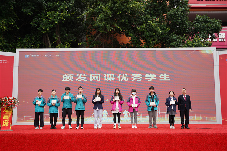 啟航！現(xiàn)場直擊2022級新生開學(xué)典禮暨京東社會實踐表彰大會！