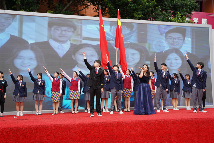 啟航！現(xiàn)場直擊2022級新生開學(xué)典禮暨京東社會實踐表彰大會！