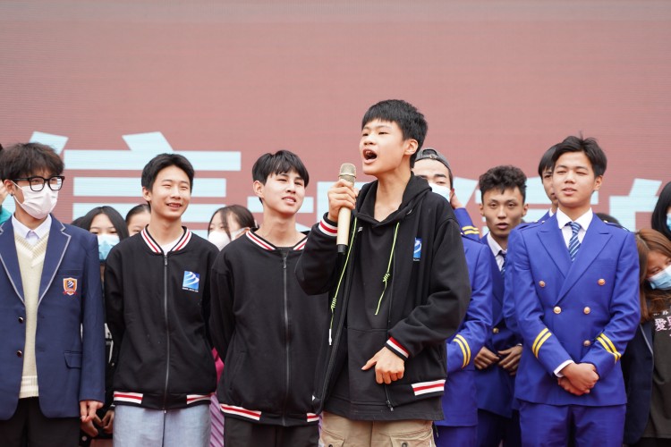 程龍老師新華“學生習慣養成教育”主題演講