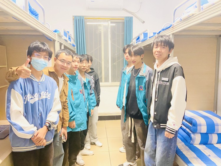 二十大奮進(jìn)譜華章，新華緊隨育棟梁