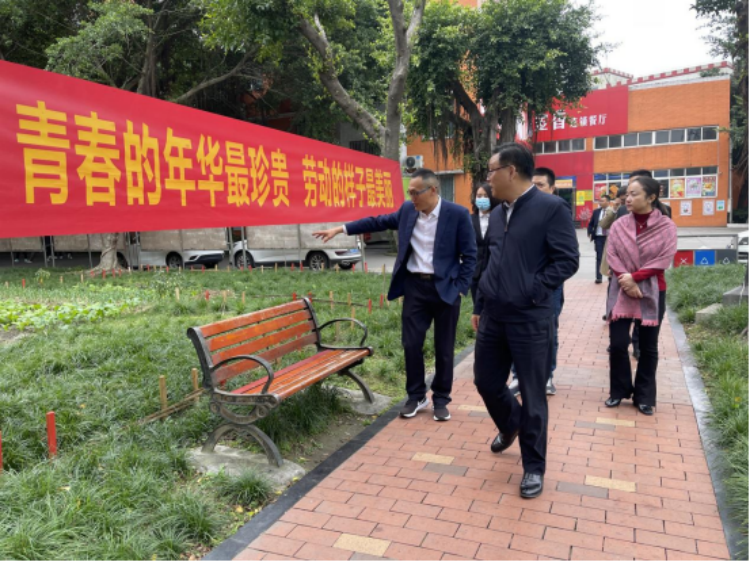 成都市技工院校規范辦學評估工作組一行蒞臨我校開展規范辦學評估工作