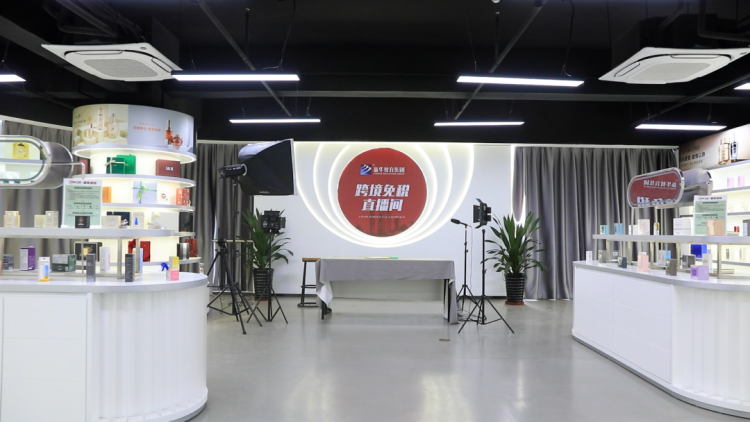 新華電腦教育開展“百企千師進(jìn)萬家”活動