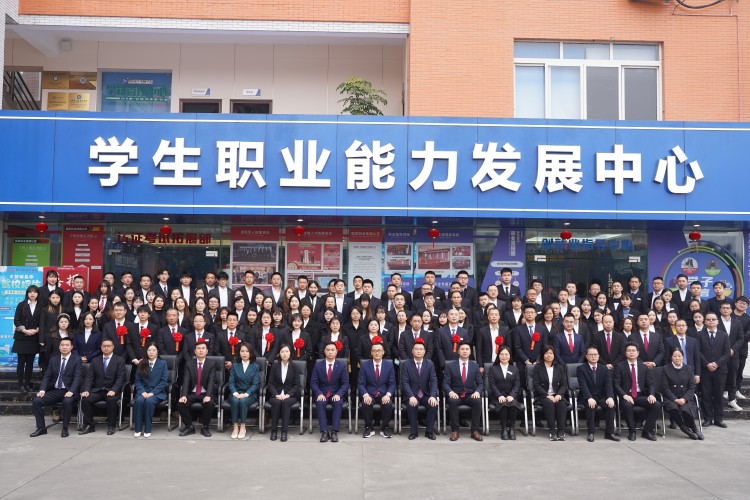 恭賀新禧！成都新華高級(jí)技工學(xué)校2023賀詞新鮮出爐~