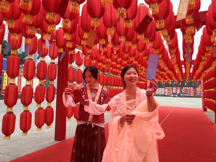 卯兔接福鬧元宵，遺風(fēng)佳韻匯佳節(jié)