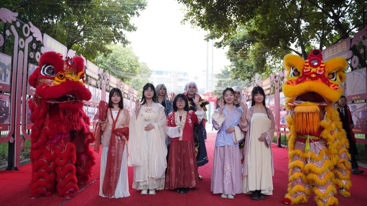 卯兔接福鬧元宵，遺風(fēng)佳韻匯佳節(jié)