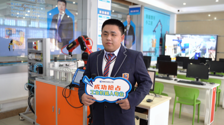 遠行求學來新華，機器人夢想在此啟航！