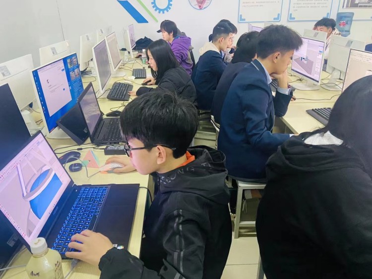 新華90后老師這樣說：不以規(guī)矩，不成方圓