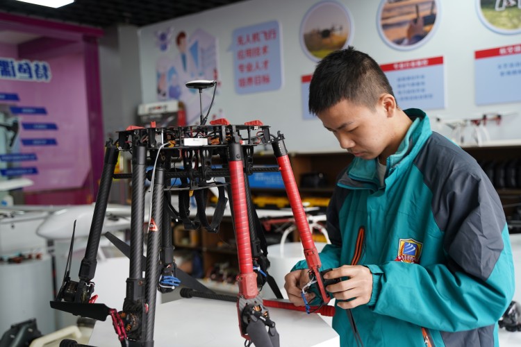 新華新起點(diǎn)，打工人重返校園是一種什么樣的體驗(yàn)？