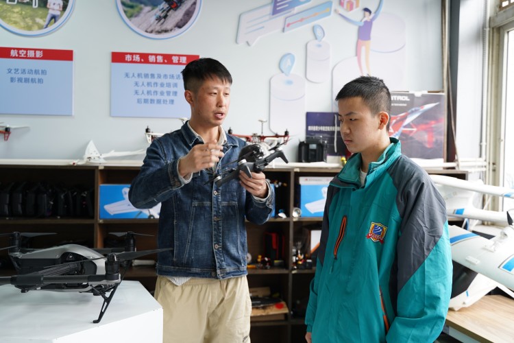 新華新起點(diǎn)，打工人重返校園是一種什么樣的體驗(yàn)？