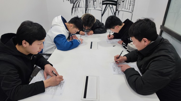 就業(yè)難度更升級!成都新華高級技工學(xué)校就業(yè)再爭潮頭