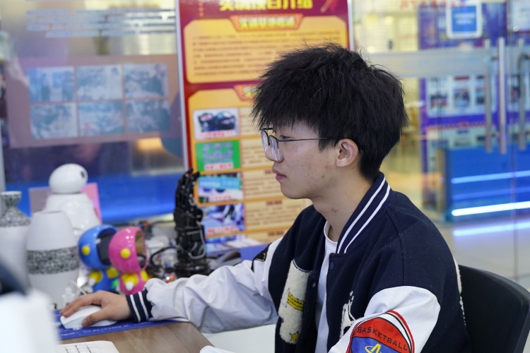 優(yōu)秀學子|全新起點，再度逐夢