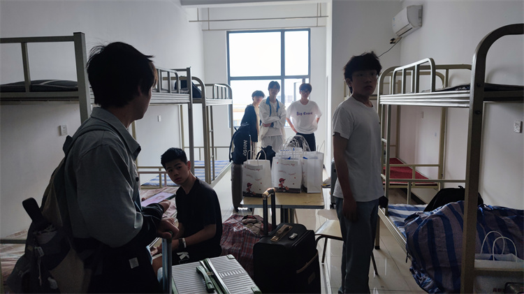 不負(fù)韶華，再攀高峰！新華京東社會(huì)實(shí)踐歡送會(huì)