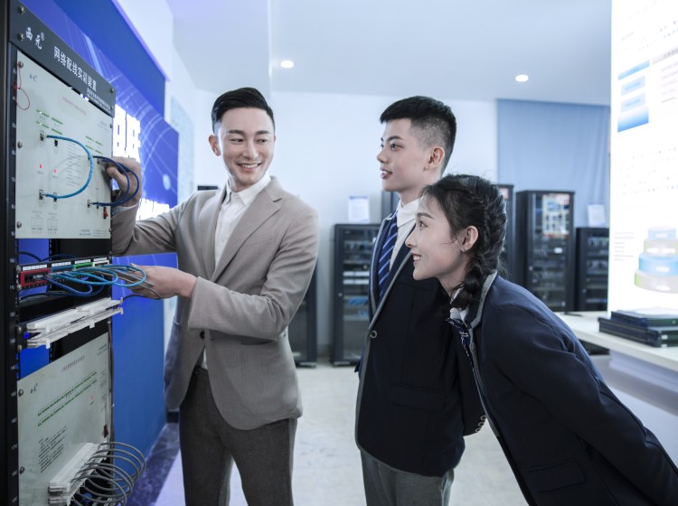 高中沒畢業，成都哪家學校好？