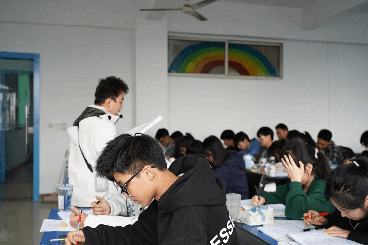 成都新華2024單招升學(xué)班開課啦!