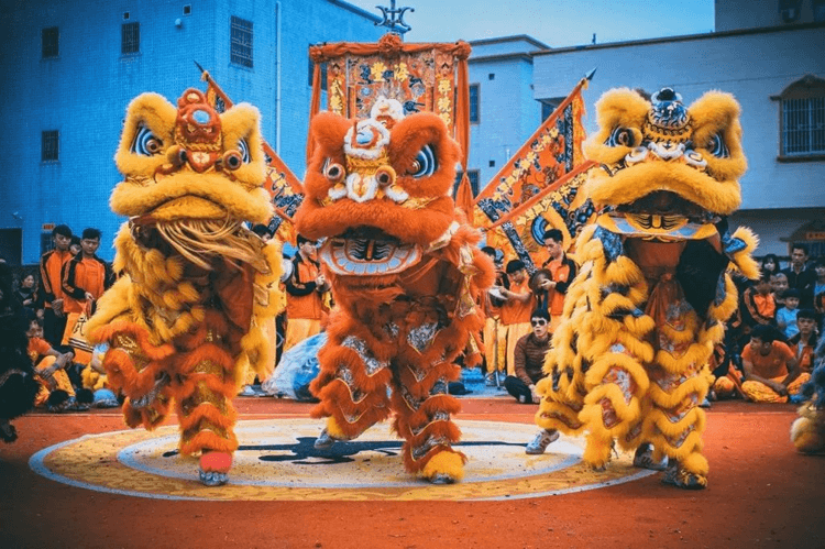 猜燈謎、游園會(huì)、舞獅…成都新華邀你來(lái)歡度元宵