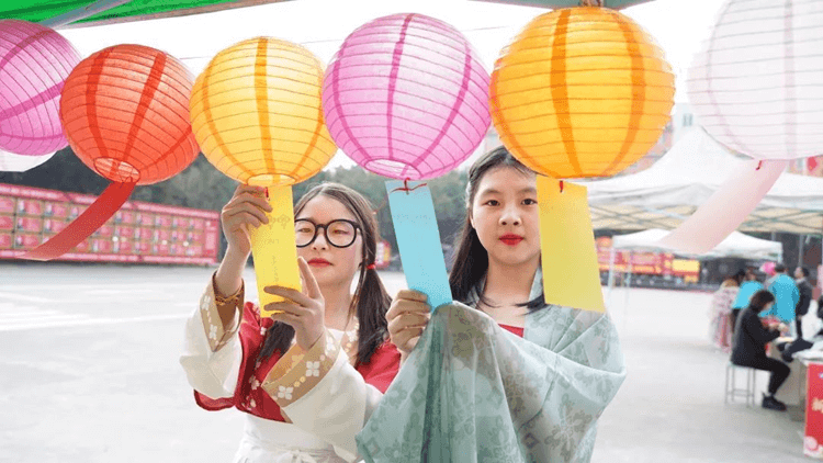 猜燈謎、游園會(huì)、舞獅…成都新華邀你來(lái)歡度元宵