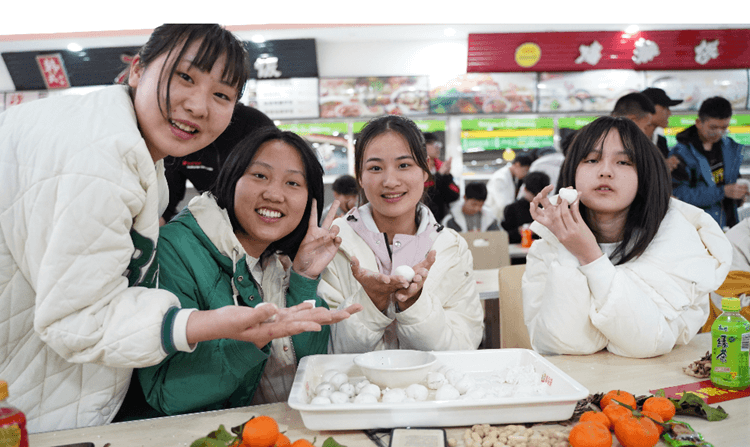 猜燈謎、游園會(huì)、舞獅…成都新華邀你來(lái)歡度元宵