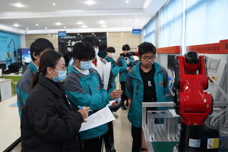 孩子不想上學，選擇打工還是來成都新華學技術