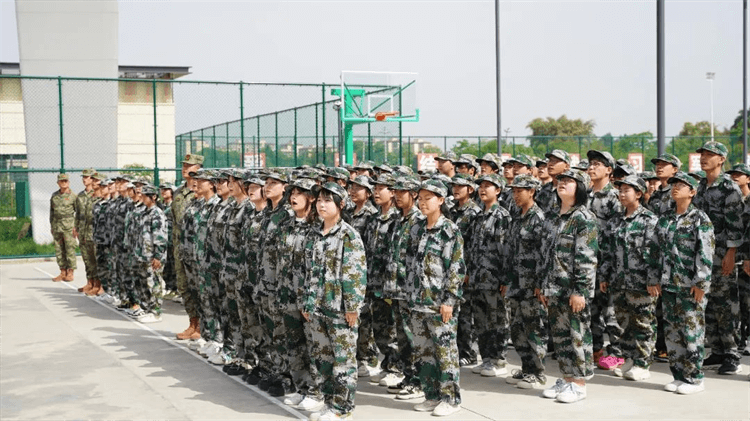 2024級春季新生軍事素質(zhì)拓展訓練匯報表演