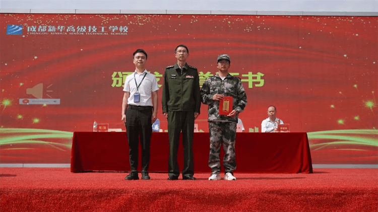 2024級春季新生軍事素質(zhì)拓展訓練匯報表演