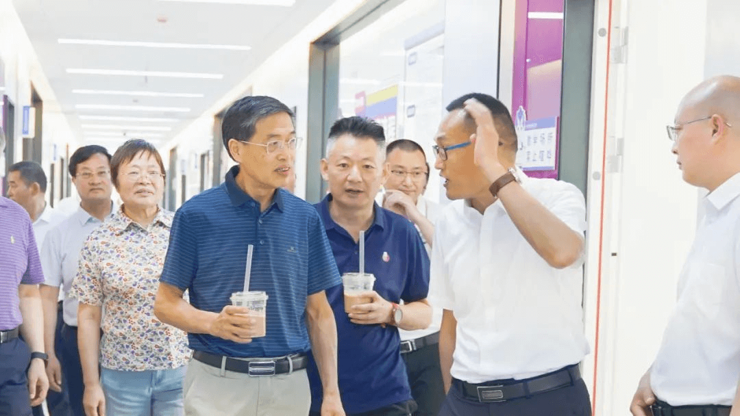 安徽省人民政府參事室領(lǐng)導(dǎo)蒞臨我校參觀指導(dǎo)