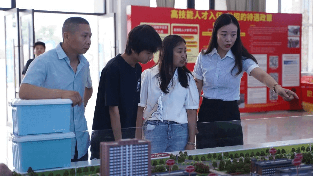 中考成績已陸續出爐，成都新華報名火熱