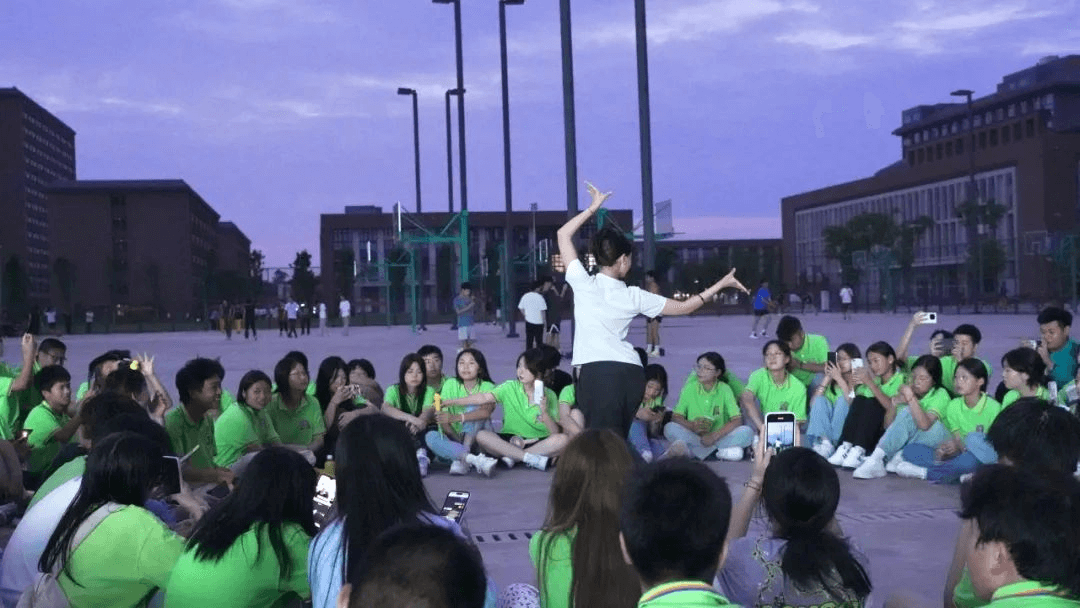 初入新華的他們，在學校學習生活怎么樣？