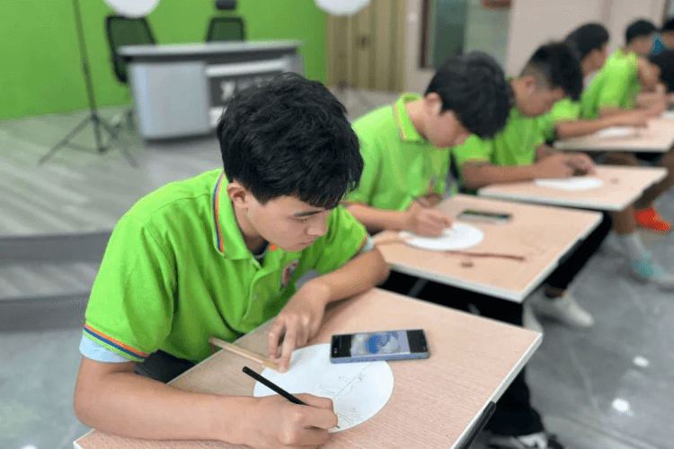 孩子想轉(zhuǎn)學(xué)學(xué)技術(shù),家長到底該不該支持?