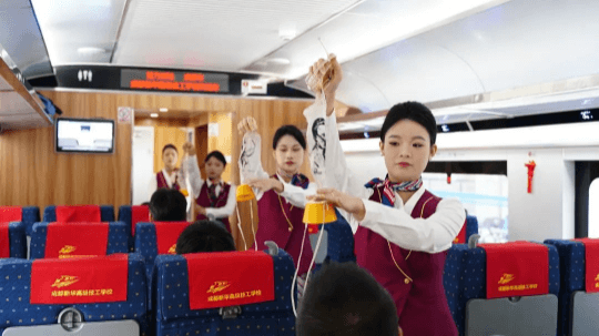 <b>致父母：別擔心，這是我在成都新華的生活</b>