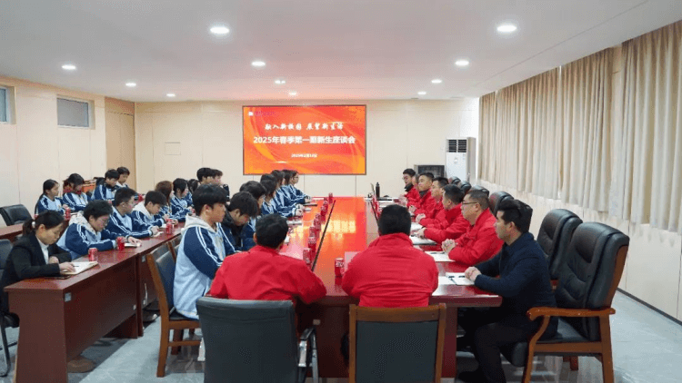 初入新華的新生們，在學校學習生活是什么樣的？