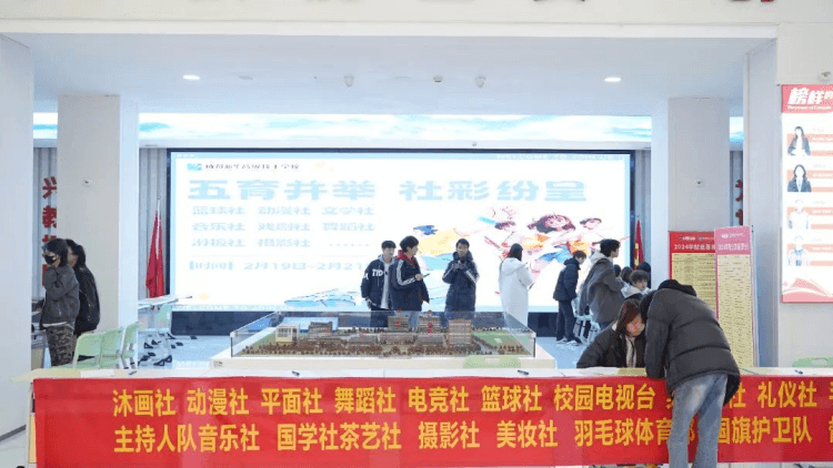 初入新華的新生們，在學校學習生活是什么樣的？