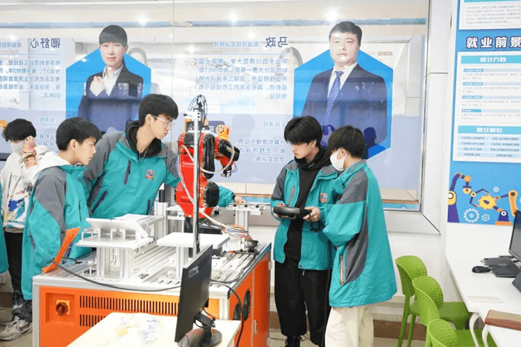 2025年春季學(xué)位告急，千萬不能錯(cuò)過春季報(bào)名！